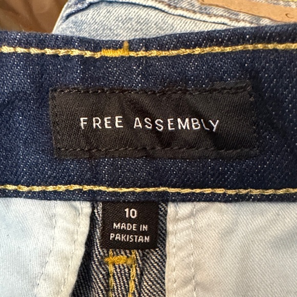 High-Rise Wide Leg Denim Jeans in Dark Blue with Tie Waist - Picture 13 of 15